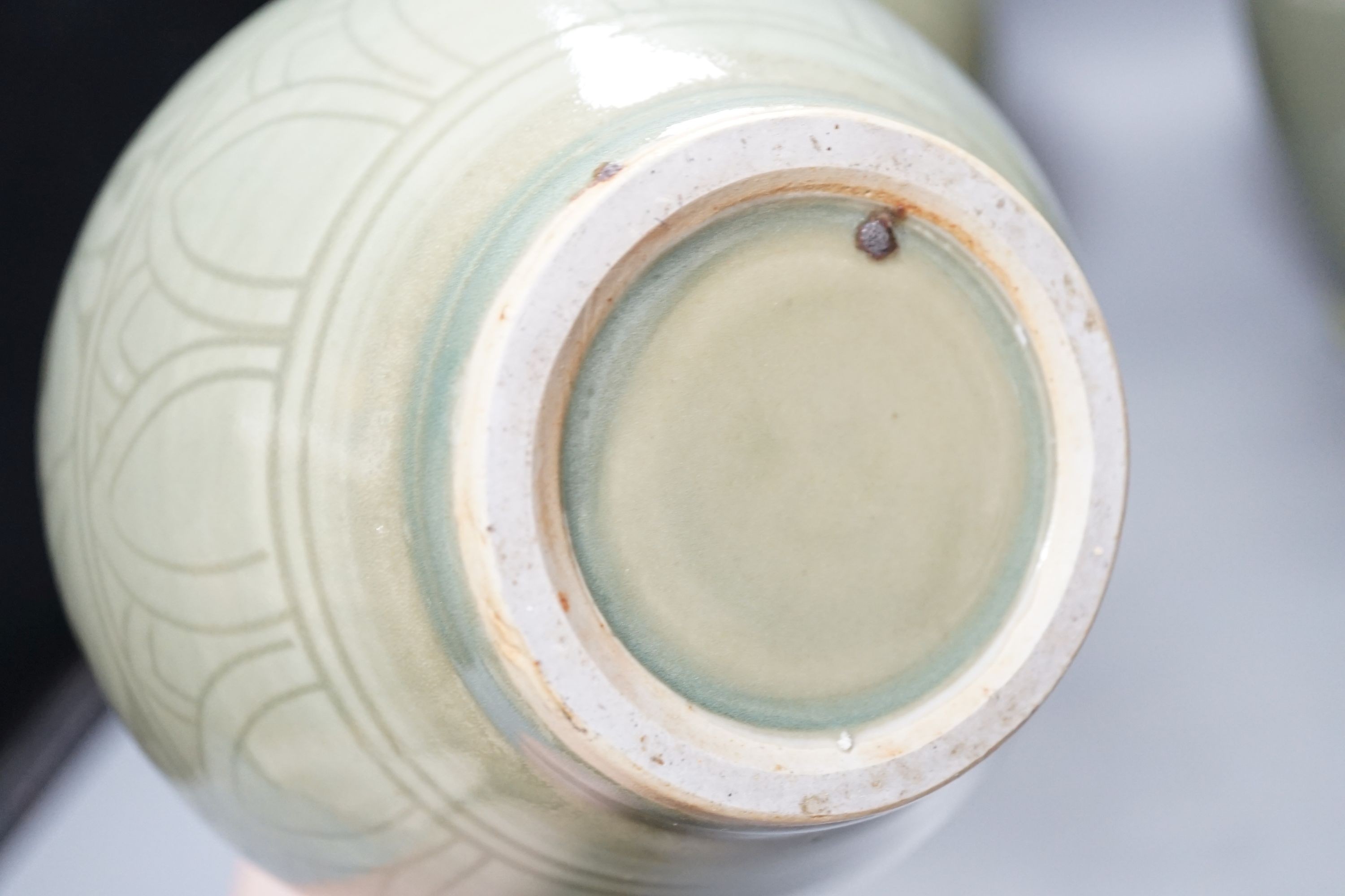 Mixed oriental wares including a Chinese arrow vase 32cm, ‘orean celadon vases and a Kutani type dish